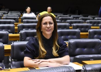 Deputada Katarina pede esclarecimentos sobre implementação da Lei de Combate ao Câncer