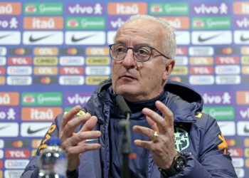 Dorival Júnior espera “ótima resposta” do Brasil contra a Inglaterra