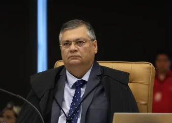 Dino rejeita recurso de Bolsonaro contra multa aplicada pelo TSE