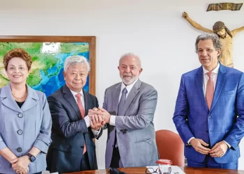Lula discute parcerias em infraestrutura com banco chinês