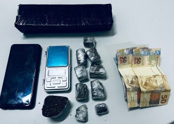 Pai e filho são presos por suspeita de tráfico de drogas no município de Propriá