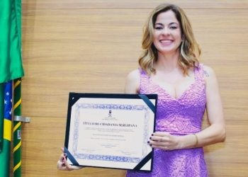 Professora e escritora Patrícia Rosalba é condecorada com título de Cidadania Sergipana