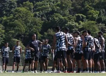 Botafogo recebe Atlético-GO no Nilton Santos pelo Brasileiro