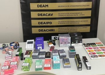 Mulher é presa suspeita de comercializar cigarros eletrônicos para adolescentes