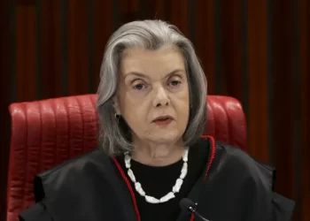 Cármen Lúcia é eleita presidente do TSE