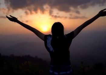 Chame por DEUS , com ele tudo se resolve