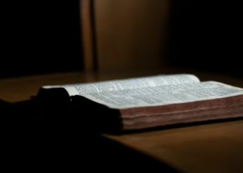 Quem segue os mandamentos de DEUS jamais será abatido. ASSISTA A MENSAGEM