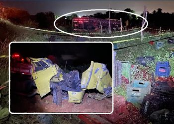 Passageiro morre e motorista fica ferido após caminhão capotar  na SE 230  em Canindé do São Francisco