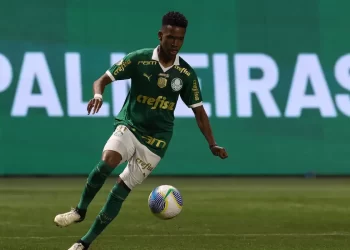 Joia do Palmeiras de 17 anos, Estêvão é contratado pelo Chelsea