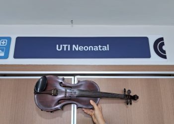 Musicoterapia leva alegria para pacientes do Hospital Gabriel Soares