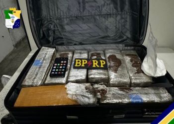 Radiopatrulha apreende 17 tabletes de maconha dentro de ônibus de empresa de turismo