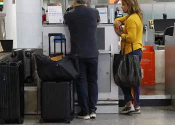 Aposentados poderão comprar passagem aérea por até R$ 200 cada trecho