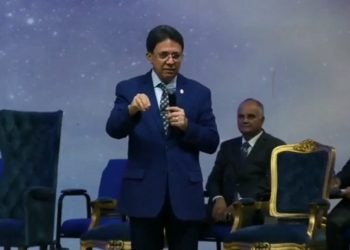 Quatro passos para alcançar uma fé inabalável e você cada vez mais forte