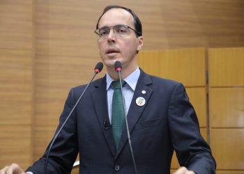 Georgeo Passos cobra projetos sobre reajuste salarial para policiais e professores