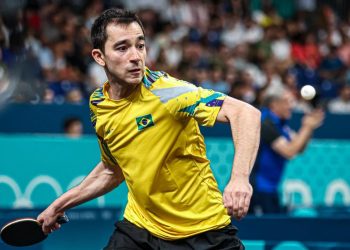 Hugo Calderano vence espanhol e avança para as oitavas de final do tênis de mesa