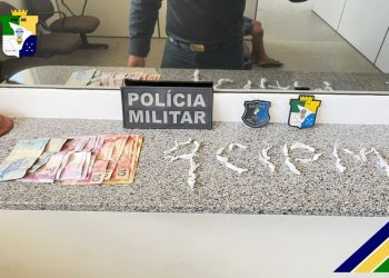 Polícia prende foragido da Justiça e apreende drogas em Simão Dias
