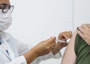 Vacinação nos shoppings volta a funcionar neste sábado, 6