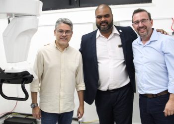 Alessandro Vieira entrega tomógrafo odontológico e Laboratório Materno Infantil no HU