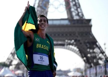 Caio Bonfim conquista prata histórica na marcha atlética de 20km em Paris