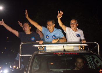 Luiz Roberto e Fabiano realizam carreata pelas ruas do Augusto Franco