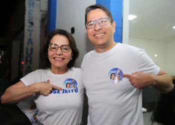 Emília Corrêa e Ricardo Marques iniciam campanha rumo à Prefeita de Aracaju com adesivaço