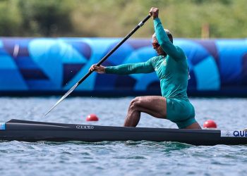 Isaquias Queiroz poupa energia e se classifica direto para as semifinais do C1 100m na canoagem velocidade