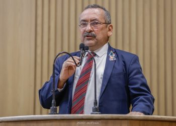 Cícero do Santa Maria vota favorável a PL que proíbe fogos de artifícios com estampido