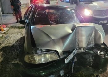 Acidente de carro deixa três pessoas feridas na Beira Mar