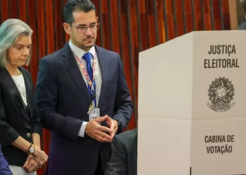 Eleições 2024: TSE lacra sistema que será usado em urnas