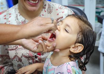 Vacina contra poliomielite passa a ser aplicada somente em dose injetável