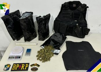 Polícia apreende drogas e materiais ilícitos no bairro Bugio, em Aracaju