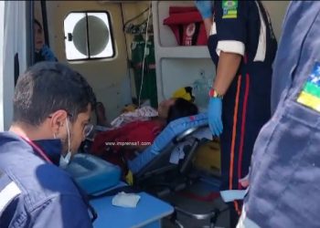 Mulher é esfaqueada pelo ex-companheiro dentro de seção eleitoral em Aracaju e ele é baleado e preso