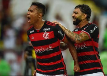 Flamengo sai na frente do Corinthians na semifinal da Copa do Brasil