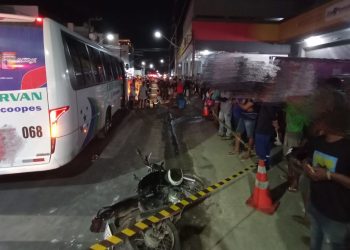 Motociclista morre após ser atropelado por micro-ônibus na SE-270