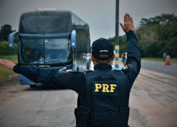 PRF apreende celulares sem nota fiscal em ônibus na BR-235