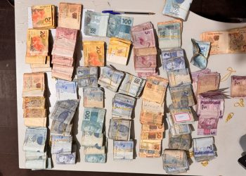 Polícia de Estância apreende drogas e R$ 29 Mil em operação no bairro Alto são vicente