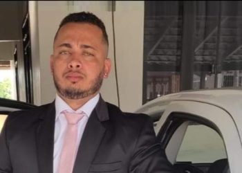 TENTATIVA DE FEMINICÍDIO: Homem acusado de tentar matar a ex-esposa e o filho está sendo procurado pela polícia