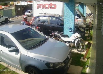 Polícia busca suspeito de furtar motocicleta no bairro Atalaia, em Aracaju