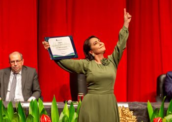 Emília Corrêa é diplomada como a primeira prefeita eleita de Aracaju