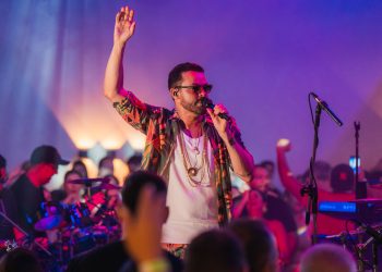 Alexandre Peixe faz prévia do Réveillon VIDAM 2025 com alto astral do Axézin