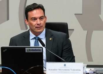 PL garante cancelamento online imediato de serviços de celular e internet