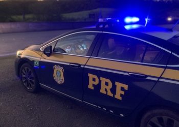 PRF intercepta motorista em surto psicótico na BR-101, em Cristinápolis