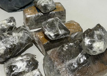 Polícia apreende 2,5kg de drogas transportados por dois suspeitos em ônibus na cidade de Tobias Barreto