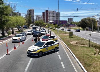 Trânsito na Avenida Beira Mar terá mudanças para instalação de semáforo com botoeira
