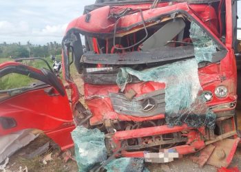 Colisão frontal entre caminhões no interior de Sergipe deixa seis pessoas feridas