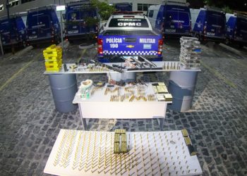 Polícia apreende drogas e armas em operação em Maruim