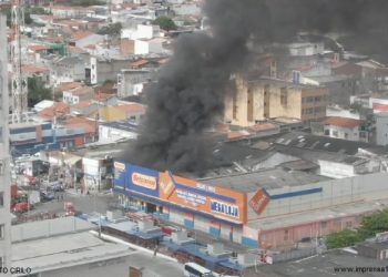 Loja pega fogo no centro de Aracaju  – VEJA O VÍDEO