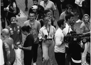 Dia do Repórter no Brasil: História, Desafios e o Papel do Rádio em 2025, destaca a Playlist Software Solutions