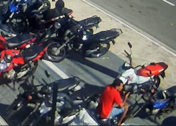 Polícia divulga imagens de suspeito de furtar motoneta em Nossa Senhora do Socorro