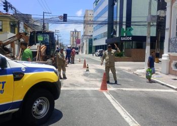 Trânsito na Praça Olímpio Campos sofre alteração devido a obras da Deso